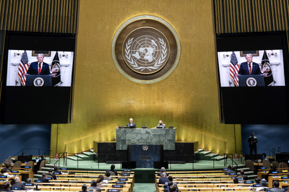 22일(현지시간) 도널드 트럼프 미국 대통령이 유엔총회 화상연설을 하는 모습. AP