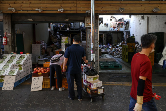 폐허 앞 삶의 터전