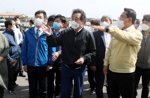 울진 태풍피해 복구 현장 찾은 이낙연 대표