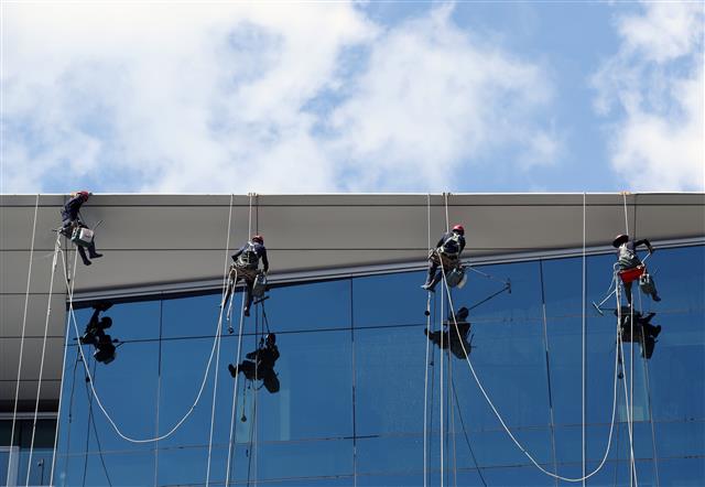가을 하늘 외벽 청소