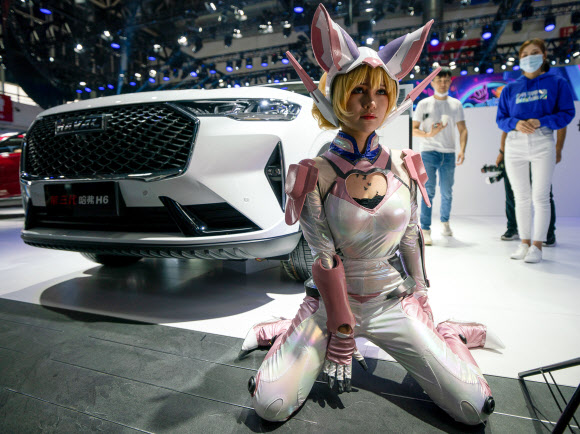 ‘제 16회 베이징 국제 모터쇼(The 16th Beijing International Automotive Exhibition (Auto China 2020))’가 26일(현지시간) 중국 베이징국제전시센터(CIEC)에서 열렸다. 2020년 4월로 예정된 모터쇼는 코로나19 대유행으로 인해 연기됐었다. 타스 연합뉴스