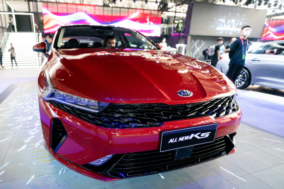 ‘제 16회 베이징 국제 모터쇼(The 16th Beijing International Automotive Exhibition (Auto China 2020))’가 26일(현지시간) 중국 베이징국제전시센터(CIEC)에서 열렸다. 2020년 4월로 예정된 모터쇼는 코로나19 대유행으로 인해 연기됐었다. 타스 연합뉴스