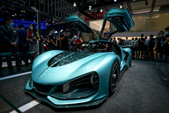 ‘제 16회 베이징 국제 모터쇼(The 16th Beijing International Automotive Exhibition (Auto China 2020))’가 26일(현지시간) 중국 베이징국제전시센터(CIEC)에서 열렸다. 2020년 4월로 예정된 모터쇼는 코로나19 대유행으로 인해 연기됐었다. 타스 연합뉴스