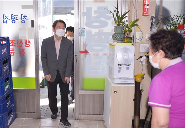 코로나19 첫 발생...광주 말바우시장 ‘국밥집’ 들어서는 안철수