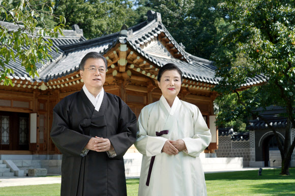 추석 인사 전하는 문 대통령