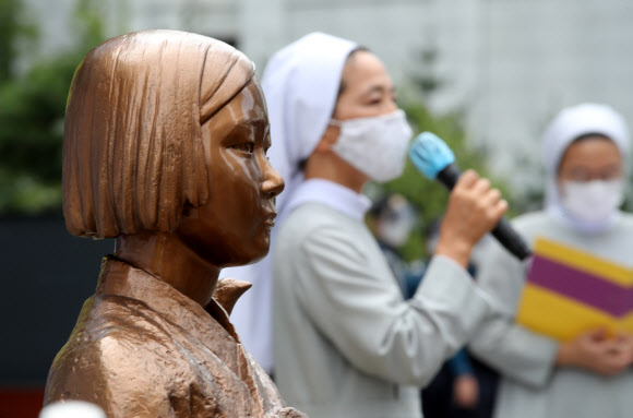 추석 연휴에도 계속되는 수요시위