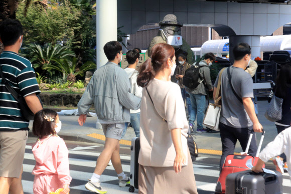 북적북적 제주공항