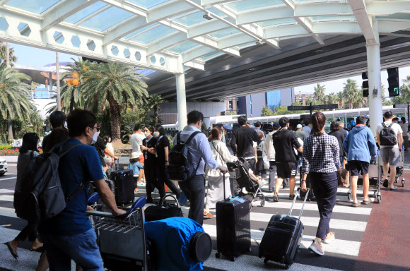 북적북적 제주공항