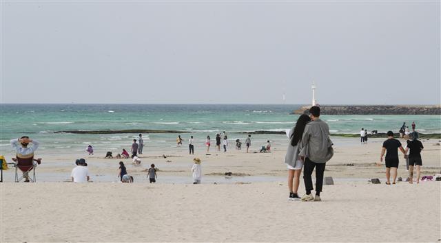 추캉스족에 북적이는 제주 해변
