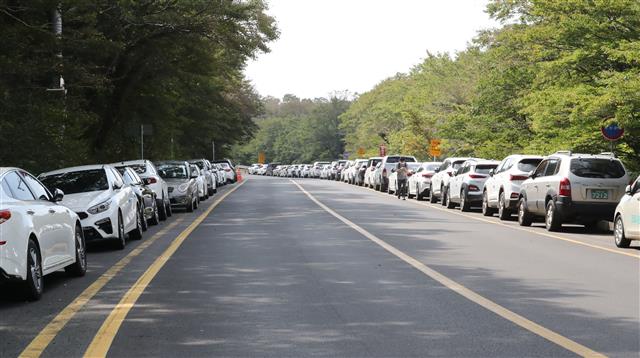 끝없이 늘어선 차량