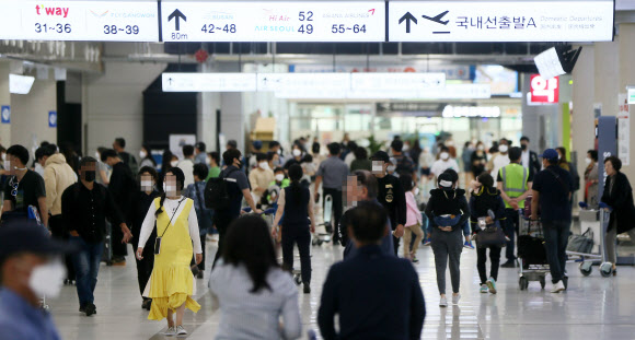제주 여행 마치고 돌아가는 관광객들