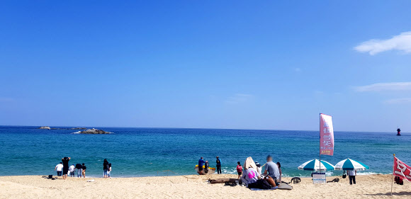 행락객으로 북적이는 경포해변