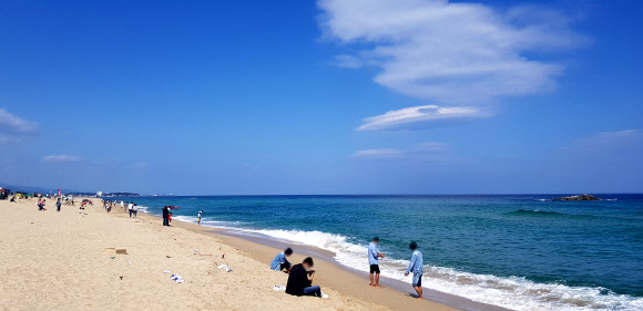 행락객으로 북적이는 경포해변