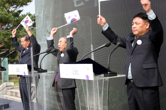 개천절 경축식 만세삼창 선창