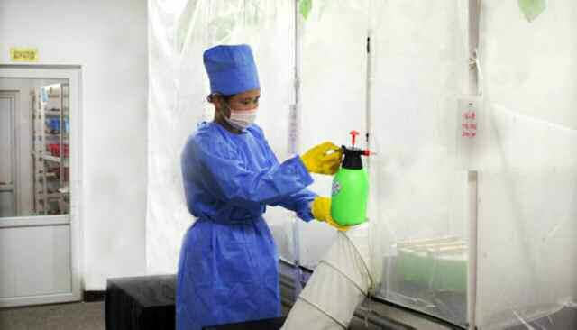 북한 노동당 기관지 노동신문은 4일 황해북도 범안양어장에서 단백질먹이서식장을 새로 일떠세웠다고 보도했다. 신문은 이 곳을 “단백곤충을 대량 번식시켜 물고기 생산을 늘리는 데 이바지하게 될 실리가 큰 자연먹이 생산기지”라고 설명했다.  평양 노동신문=뉴스1