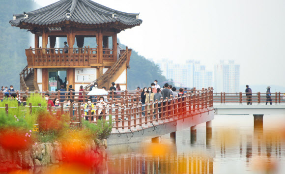 연휴 마지막 날 즐기는 나들이객