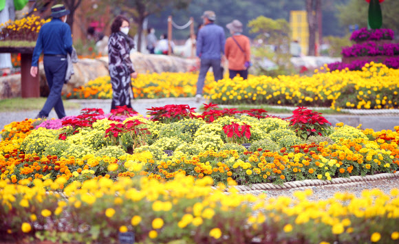 연휴 마지막 날 즐기는 나들이객