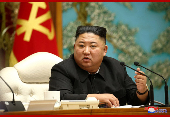 북한은 5일 김정은 위원장 주재로 노동당 정치국 회의를 열고 연말까지 ‘80일전투’를 벌이기로 결정했다고 조선중앙통신이 6일 전했다.  조선중앙통신 홈페이지 캡처