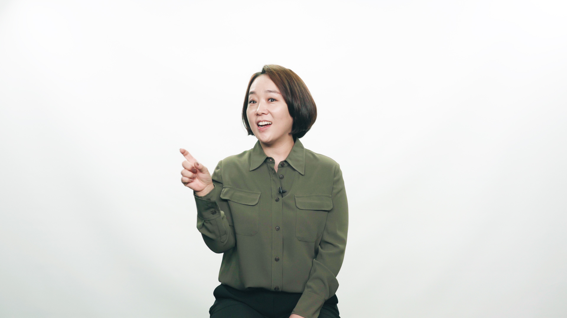 tvN 신박한 정리에서 공간크리에이터 역할을 하고 있는 이지영 대표가 서울신문사 스튜디오에서 인터뷰에 응하고 있는 모습