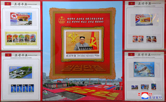 6일 평양 조선우표박물관에서 ‘위대한 향도, 백전백승의 75년’을 주제로 노동당 창건 75주년 기념 우표 전람회가 개막했다고 조선중앙통신이 7일 보도했다. 16일까지 열리는 전람회에는 우표 1천여 종과 우표수집 애호가의 출품작이 전시된다.  조선중앙통신 홈페이지 캡처
