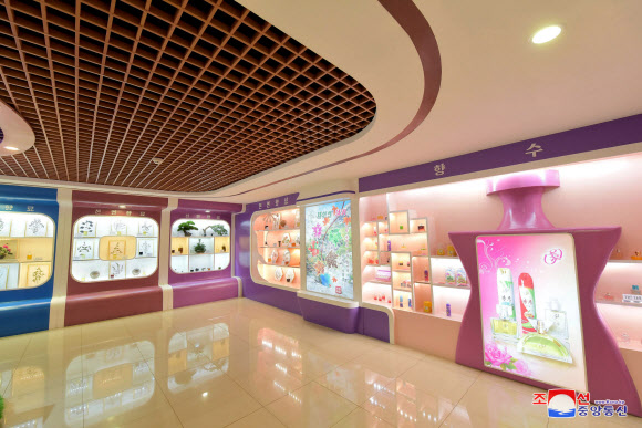 북한 평양향료공장 내부