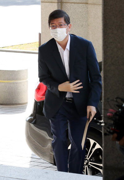 검찰 조사 위해 이동하는 김홍걸