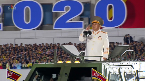 경례하는 리병철 당 중앙군사위 부위원장