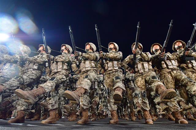 노동신문 “당 창건 75주년 열병식 성대히 거행”