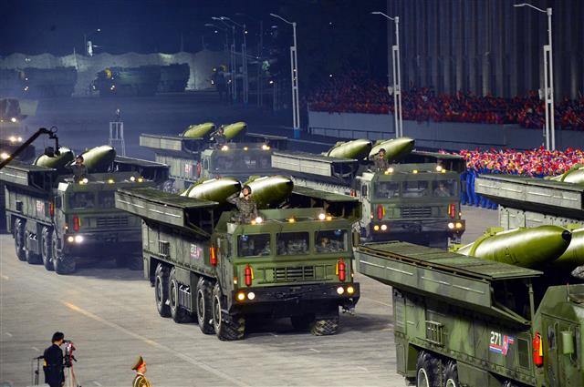 북한, 당 창건 75주년 열병식서 신형 무기 대거 공개