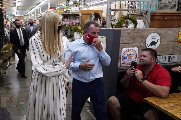 Ivanka Trump, left, daughter and adviser to President Donald Trump, waves to patrons as she tours American Way Antiques Sunday, Oct. 11, 2020, in Chandler, Ariz. (AP Photo/Ross D. Franklin)