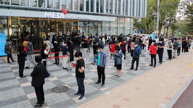 ‘독감 예방 접종 기다려요’