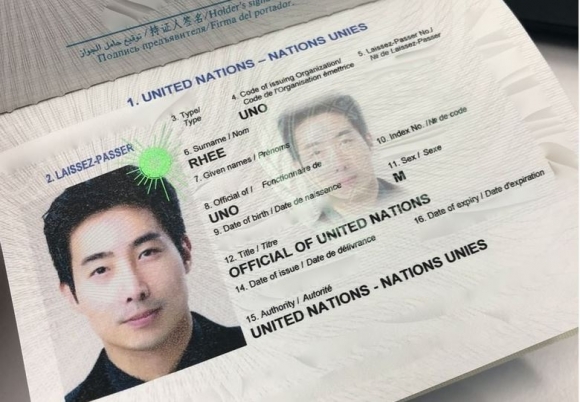 이근 대위 유엔 여권. 출처:이근 인스타그램