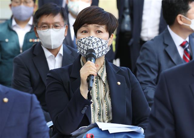 임오경 의원, 반구대암각화 현장시찰서 질의