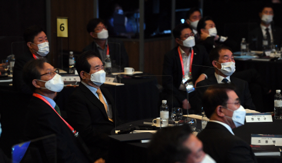 14일 웨스틴조선호텔  서울에서 ‘디지털 트랜스포메이션과 뉴노멀시대의 인류’라는 주제로 열린 2020서울미래컨퍼런스가 진행되고 있다.   2020. 10 .14 정연호 기자 tpgod@seoul.co.kr