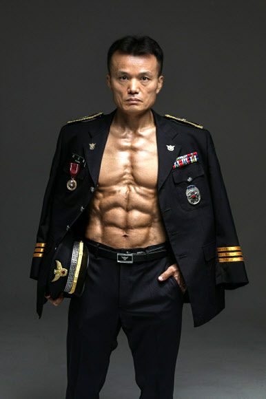 학대아동 돕기 위해 뭉친 ‘몸짱 경찰관’