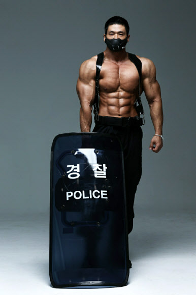 학대아동 돕기 위해 뭉친 ‘몸짱 경찰관’