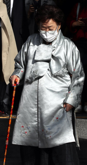 소녀상 철거 명령 철회 촉구서 전달한 이용수 할머니