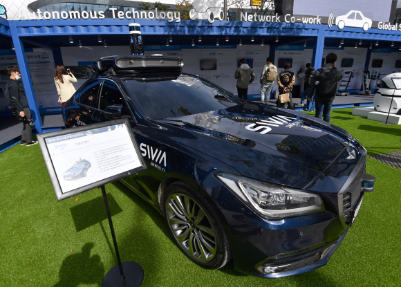 15일 경기도 성남시 판교 제1테크노벨리에서 열린 제4회 판교자율주행 모빌리티쇼에 자율주행차량이 전시돼 있다.  2020.10.15 박지환기자 popocar@seoul.co.kr