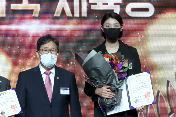 대한민국 체육상 경기상 손에 든 ‘세계 탑클래스’ 김연경