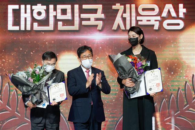 ‘마스크 쓰고 체육상 시상식’