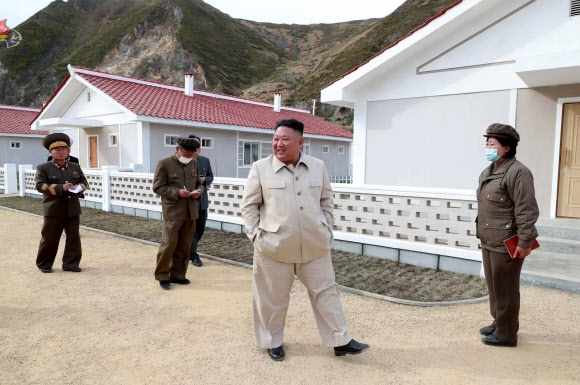 김정은 수행하는 박정천 총참모장