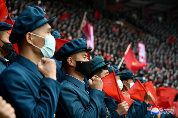 조선중앙통신은 조선노동당 제8차대회를 위한 청년 궐기대회가 김일성경기장에서 열렸다고 17일 전했다. 2020.10.17  평양 조선중앙통신=연합뉴스