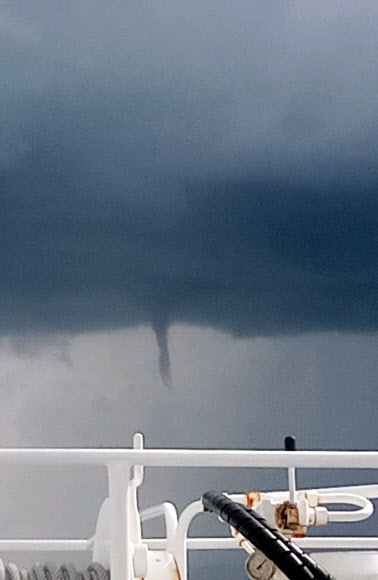 울릉도 부근 용오름