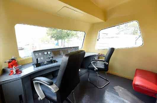 북한 노동당 기관지 노동신문은 20일 6축 교류전기기관차를 새로 개발했다고 밝혔다. 신문은 “나라의 동맥이며 인민 경제의 선행관인 철도를 현대화하기 위한 투쟁에서 혁신적 성과가 이룩되었다”라며 “출력이 높고 견인력과 속도, 조종성이 우월한 새 형의 교류전기기관차가 연구·제작됨으로써 철도의 수송능력을 높여나갈 수 있는 전망이 열리었다”라고 전했다. 평양 노동신문=뉴스1