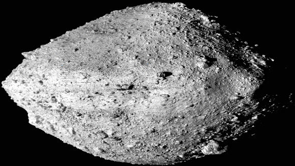 탐사선 오시리스 렉스가 촬영한 소행성 베누의 모습이다. NASA 제공 AP 연합뉴스 