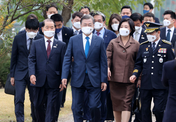 경찰의 날 기념식 참석하는 문 대통령 내외