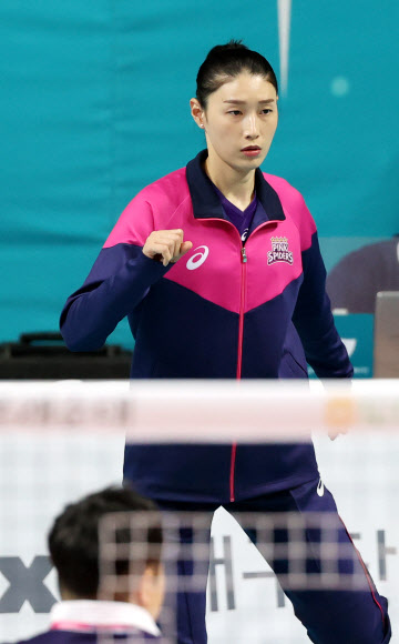 김연경 11년만에 V리그 출격
