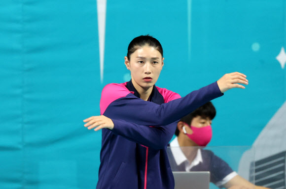 김연경 11년만에 V리그 출격