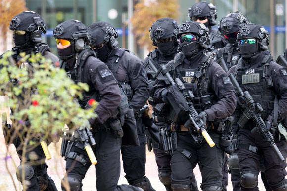 코로나19 백신 연구원소 테러범 진압 시연