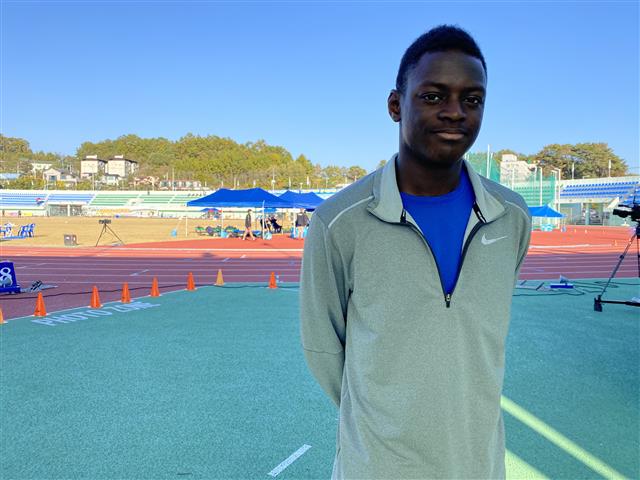 비웨사가 지난 20일 예천공설운동장에서 열린 문화체육관광부장관기 대회에서 200m 우승을 차지한 뒤 인터뷰를 하고 있다.